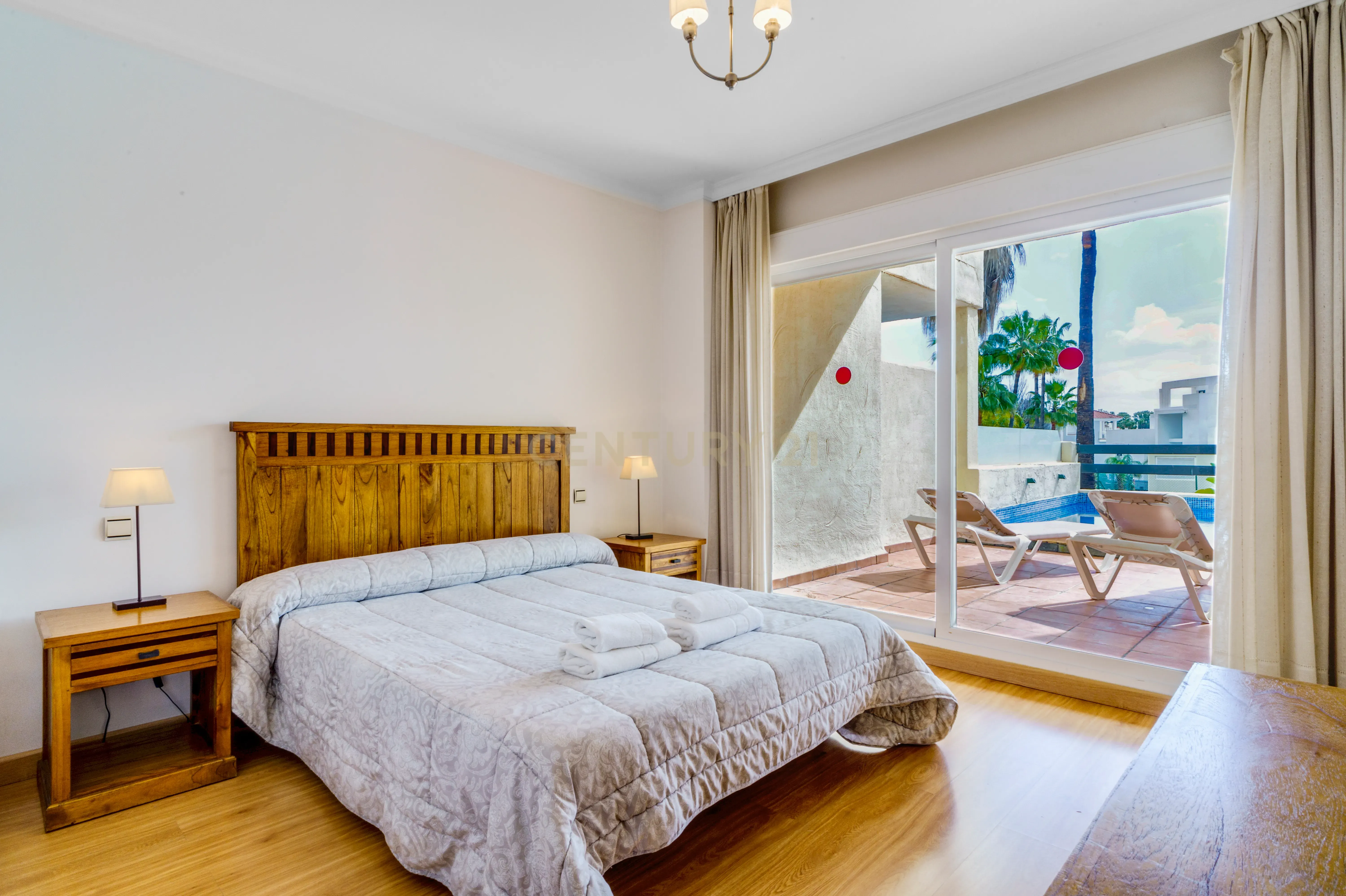 Luxuosa Moradia T3 com Vista Panorâmica em Málaga - Image 10
